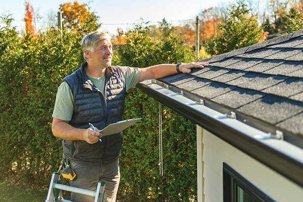 Professional Roof Repair technician working in Royal City, WA